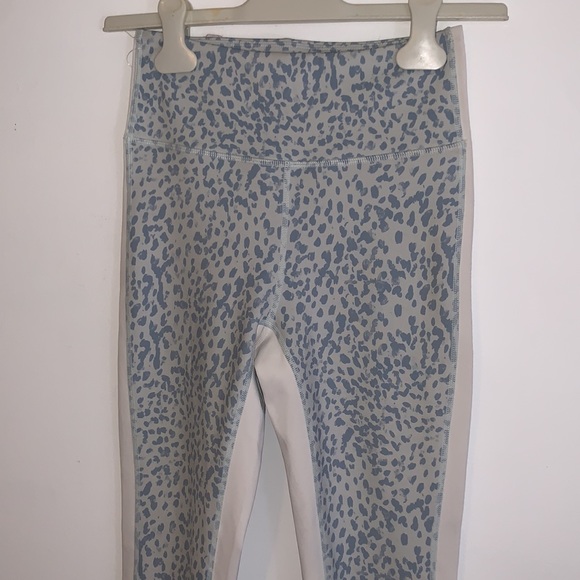 Aurum Blue Sharp Cheetah Active Print Leggings - Picture 6 of 9